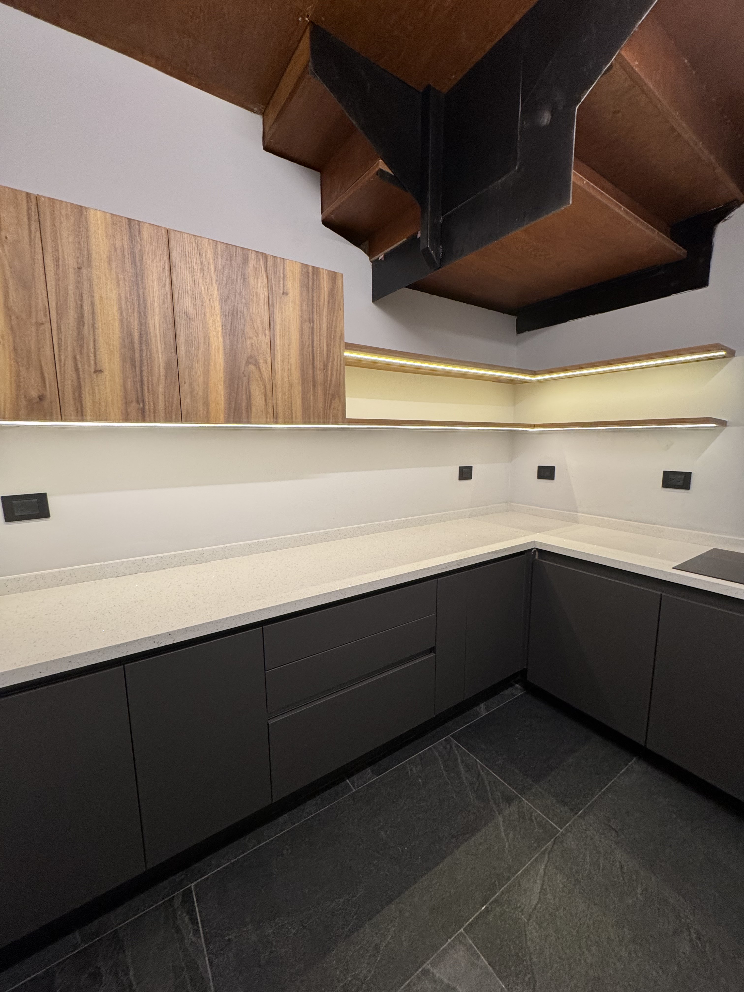 Antro Álvares - Vertical 1