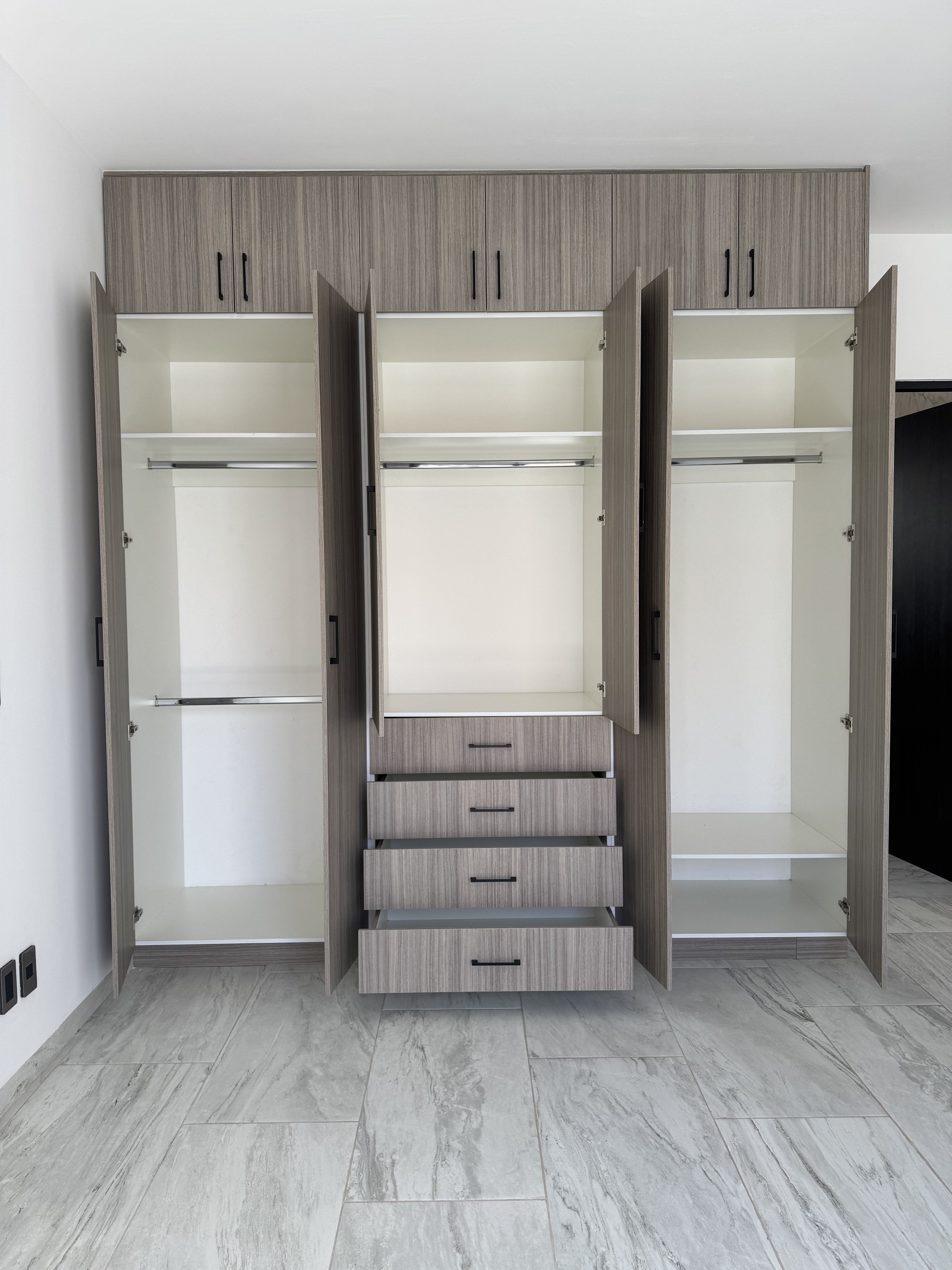 Closets - Vertical 10