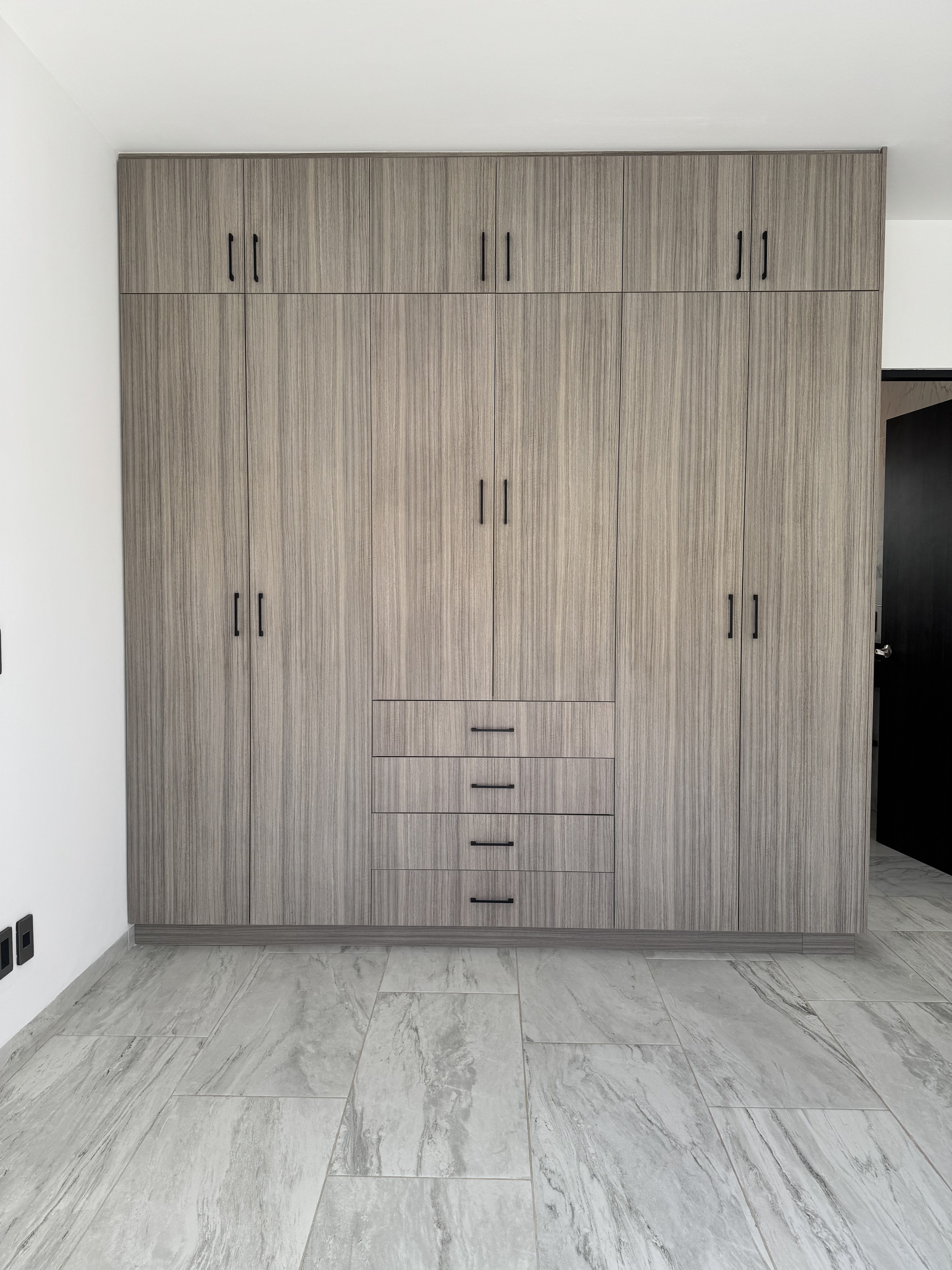 Closets - Vertical 11