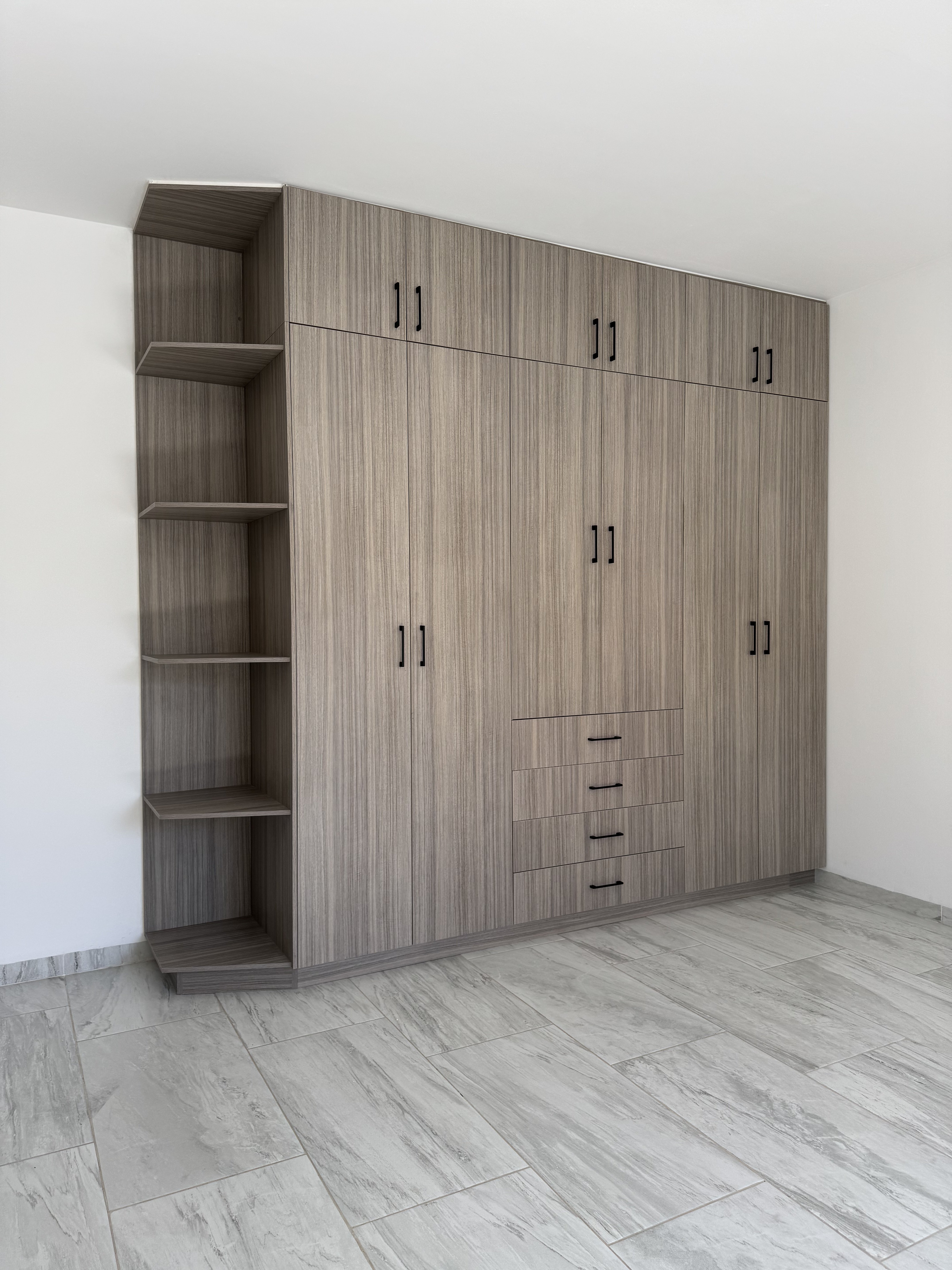 Closets - Vertical 12