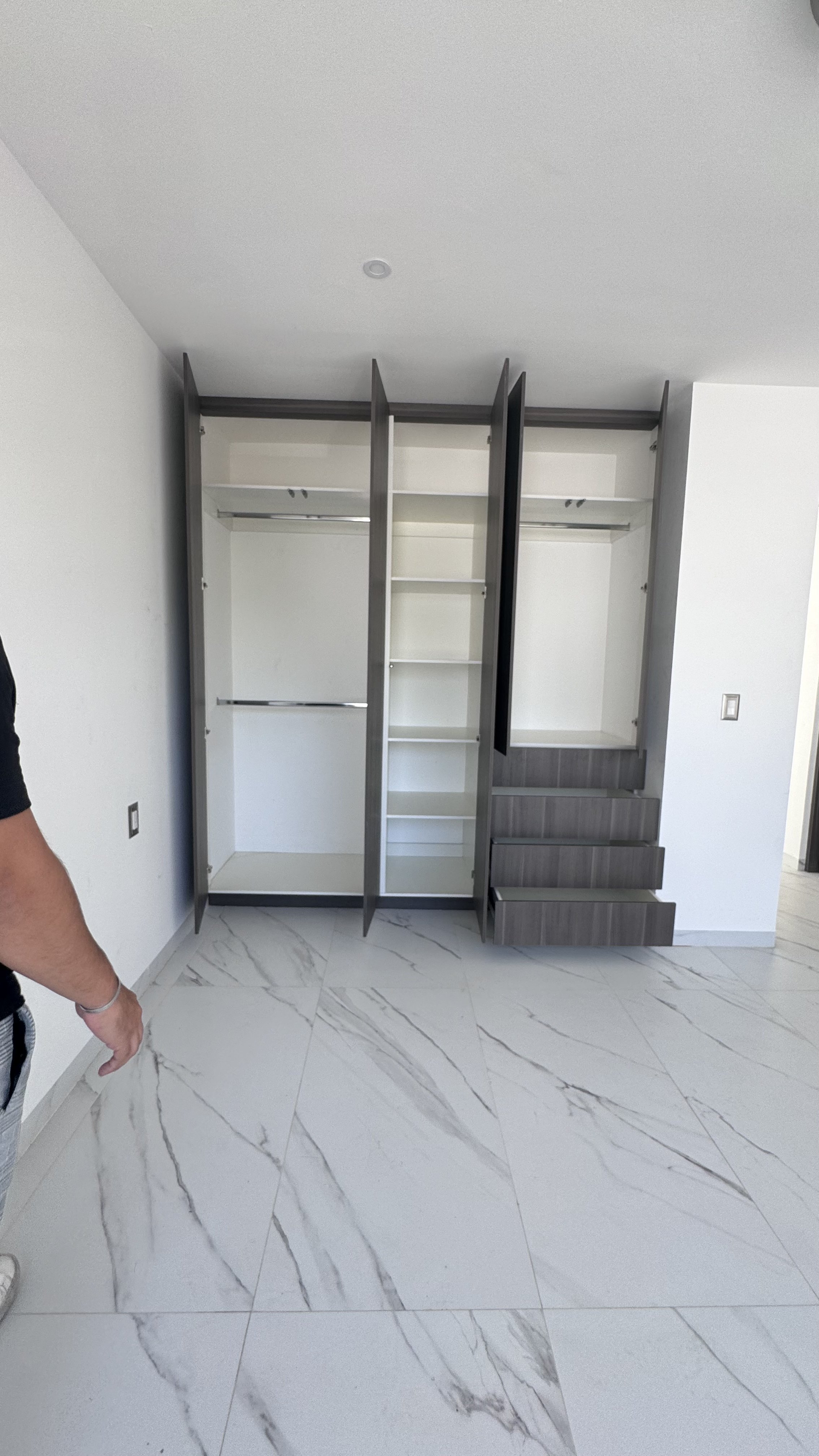 Closets - Vertical 18