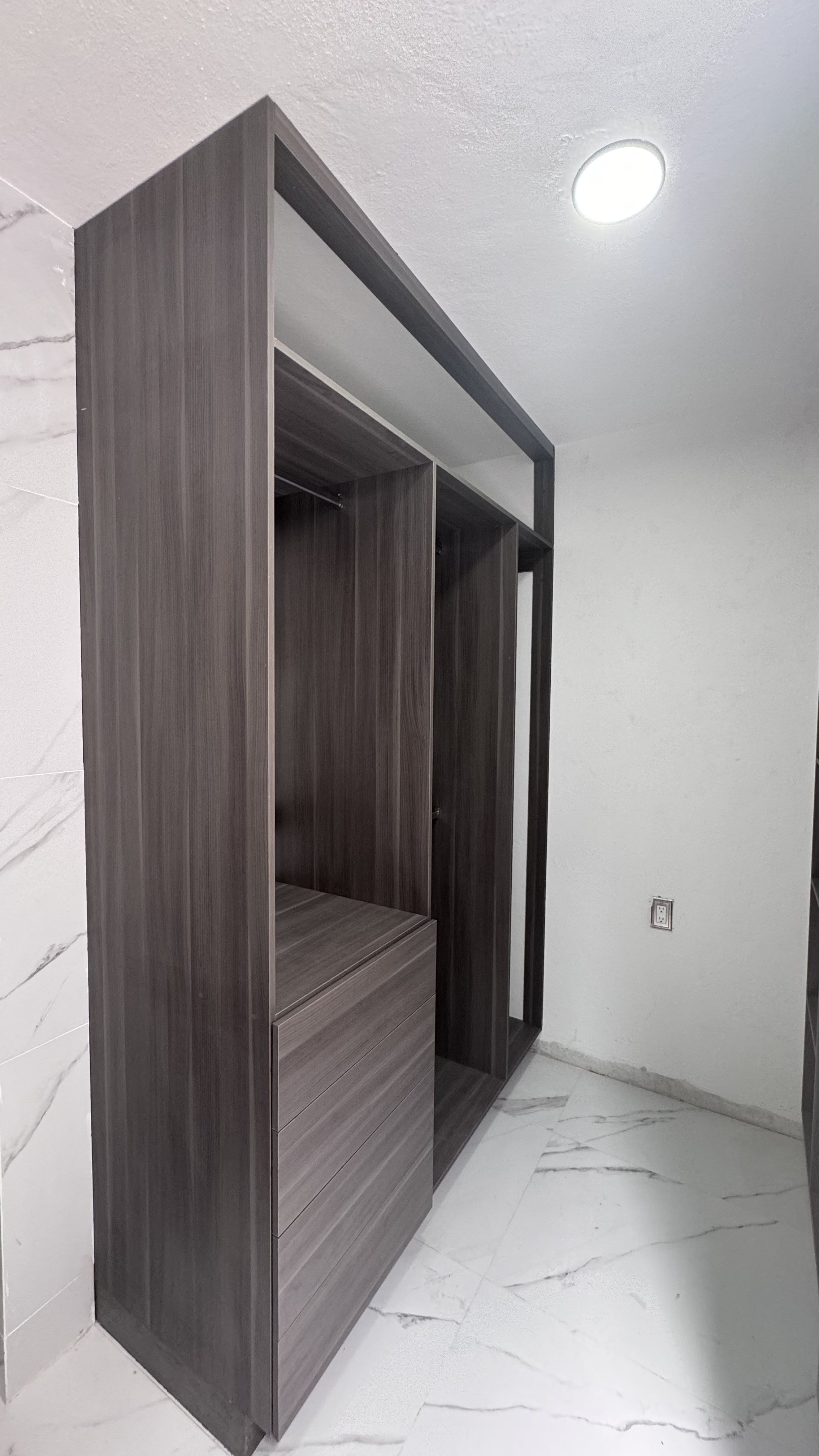 Closets - Vertical 20